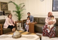 Fatma Şahin, mahallelinin sevdiği temizlik görevlisi Özkul’u ağırladı