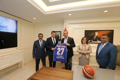Fatma Şahin&#8217;i makamında ziyaret ettiler