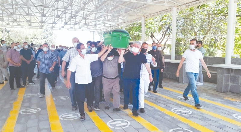Feci kazada ölenlerden üçü Gaziantep'te defnedildi