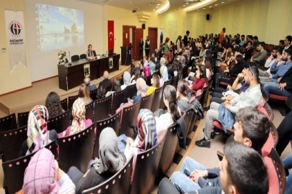 Felsefede de dâhil olmak üzere tüm sosyal bilimlerin gözünü diktiği yer gündelik hayat