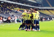 Fenerbahçe 11 futbolcusunu milli takımlara gönderdi