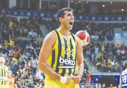 Fenerbahçe Beko, Anadolu Efes'i farklı geçti