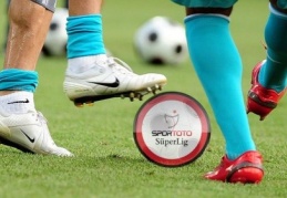 Fenerbahçe maç fazlası ve 15 puanla liderliğe yükseldi