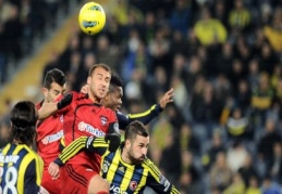 Fenerbahçe maçı iki dakikada iki golle kazandı 3-1