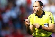 Fenerbahçe ve Galatasaray'ın UEFA Avrupa Ligi maçlarını yönetecek hakemler açıklandı