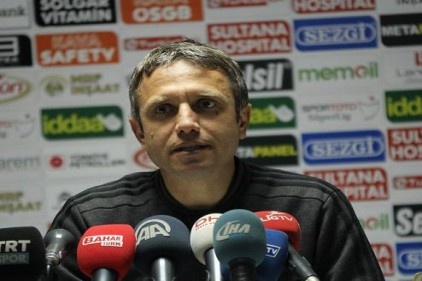 "Fenerbahçe&#8217;den puan almak sevindirici gözükse de iki puan kaybetmek üzücü" dedi. 