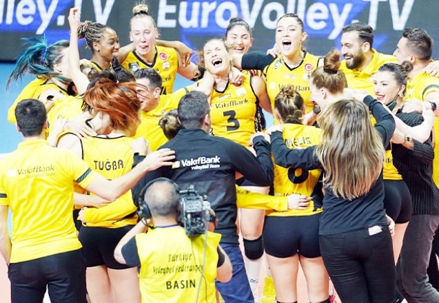 Fenerbahçe'yi altın setle yenen VakıfBank CEV Şampiyonlar Ligi'nde finale yükseldi