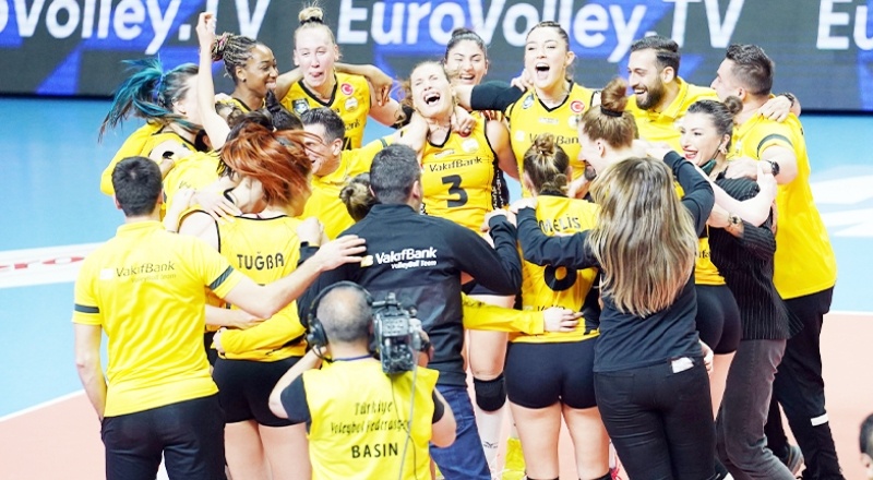 Fenerbahçe'yi altın setle yenen VakıfBank CEV Şampiyonlar Ligi'nde finale yükseldi