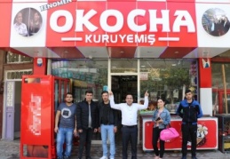 Fenomenliğini 15 bin TL’ye yaptırdığı dev tabela ile tescilledi 