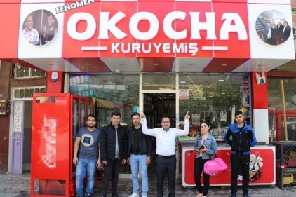 Fenomenliğini 15 bin TL&#8217;ye yaptırdığı dev tabela ile tescilledi 