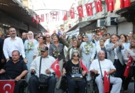 Festival kortejine ünlü sanatçılar da katıldı