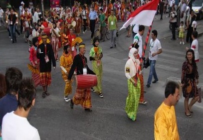 Festival şenliği başladı 