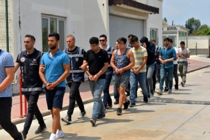FETÖ operasyonunda gözaltına alınan 41 kişi Adana&#039;ya getirildi 