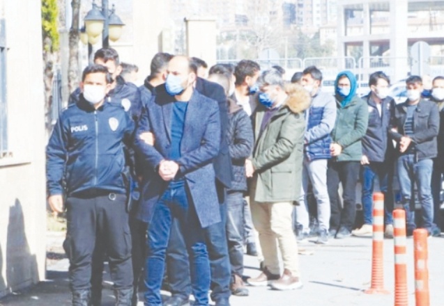 FETÖ operasyonunda gözaltına alınan 35 şüpheli adliyede