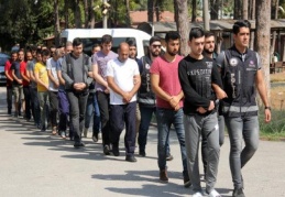 FETÖ operasyonunda 7'si muvazzaf 13 askere gözaltı 