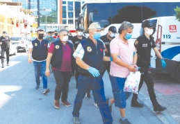 FETÖ'den gözaltına alınan 17 kişi adliyeye sevk edildi