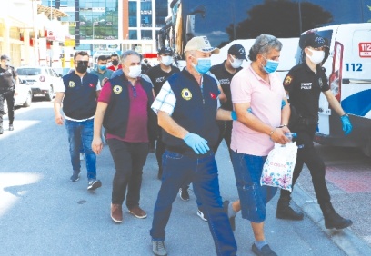 FETÖ'den gözaltına alınan 17 kişi adliyeye sevk edildi