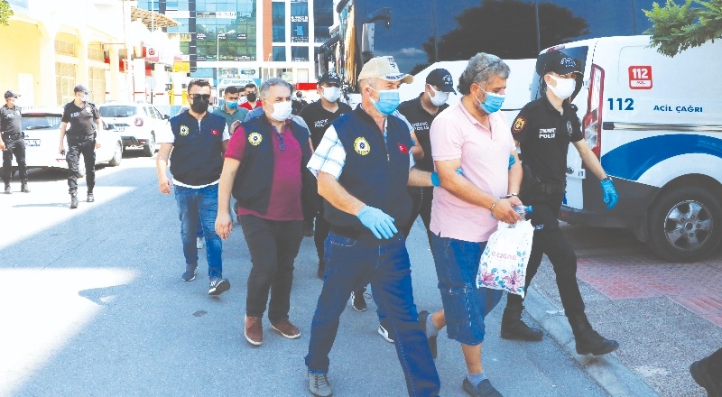 FETÖ'den gözaltına alınan 17 kişi adliyeye sevk edildi