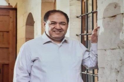 Fevkalade saygılı, saygısıyla beraber yüreği sevgi ile dolu olan bir insandı