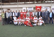 Fevkani Mahallesinde bulunan semt sahasında dostluk maçı organize edildi. 