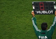 FİFA futbolda kural değişikliğine gidiyor: Basketboldaki süre uygulaması devreye girecek