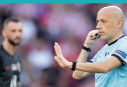 FIFA kokartlı hakemimiz Cüneyt Çakır'ın Londra'ya davet edildiği halde yarı final maçları öncesi Türkiye'ye geri gönderilmesinin yankıları sürüyor