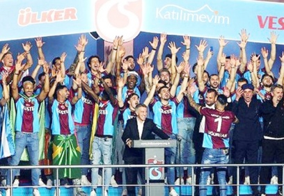 FIFA'dan yine Trabzonspor paylaşımı: Şampiyonluk böyle kutlanır