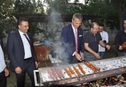 Fikret Orman, onuruna mangal partisi