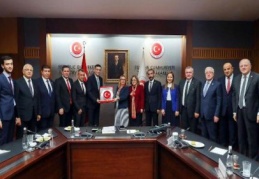 *Finans sektöründe sıkıntılar var
