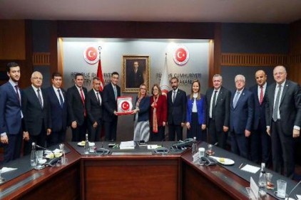 *Finans sektöründe sıkıntılar var