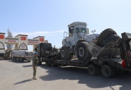 Fırat Nehri üzerine seyyar köprü kuruluyor