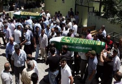 Fırat Nehri’nde boğulan anne ve kızı yan yana toprağa verildi 