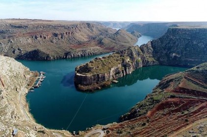 Fırat&#039;in incisi Rumkale havadan görüntülendi