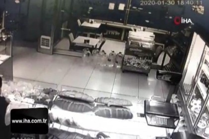 Fırında bayat ekmek kavgası kanlı bitti