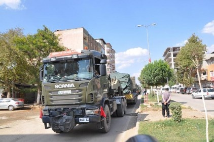 Fırtına obüsleri, sınıra gidiyor
