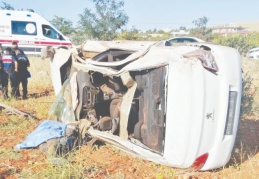Fıstık bahçesine uçan otomobilden sağ çıkamadılar