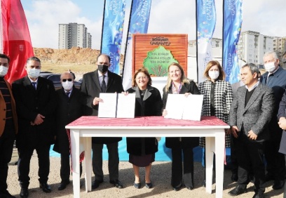 Fıstıklık Mahallesi’nde 250 Karaçam toprakla buluştu