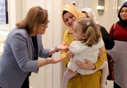 Fiziksel engelli 3 yaşındaki Fatma Eflin’e sahip çıktı