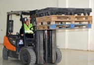 Forklift operatörü kadınlar istihdam edildi