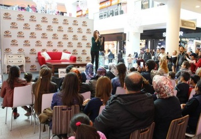 Forum Gaziantep’te Hande Kazanova ile astroloji rüzgârı esti
