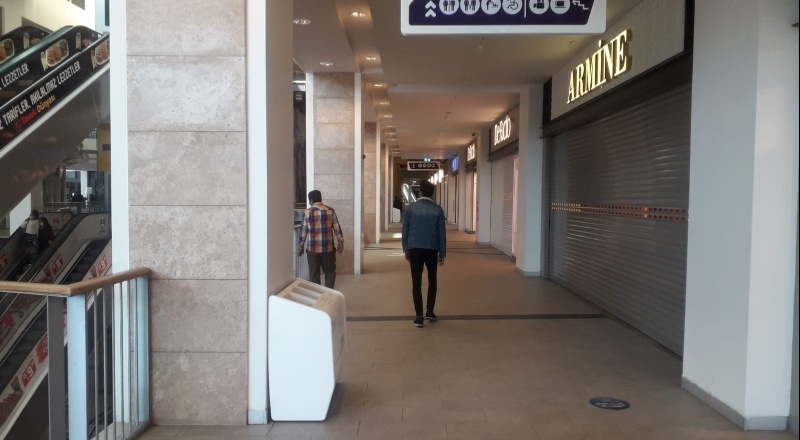 Forum ve Primemall açıldı, dükkanlar kapalı