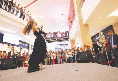 Forum’un birinci yaş kutlamalarına Ceren Aksan katıldı