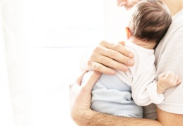 Fransa’da babalık izni 28 güne çıkarıldı