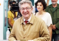 Fransa'da parlamento seçimleri: Macron ile Melenchon başa baş gidiyor
