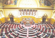 Fransa'da Senato, tartışmalı Covid-19'la mücadele yasa tasarısını değişikliklerle kabul etti