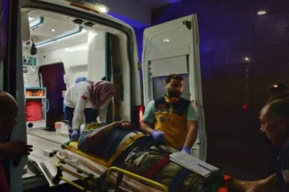 Freni patlayan TIR&#8217;dan atlayan sürücü ölümden kurtuldu 