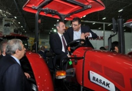 Fuarı ziyaret etti