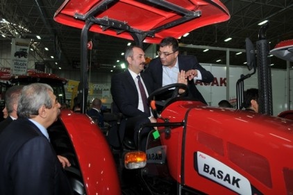Fuarı ziyaret etti