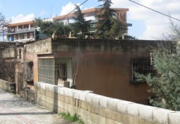 Fuhuş ve uyuşturucu yuvasına dönen evin yıkılmasını istiyorlar