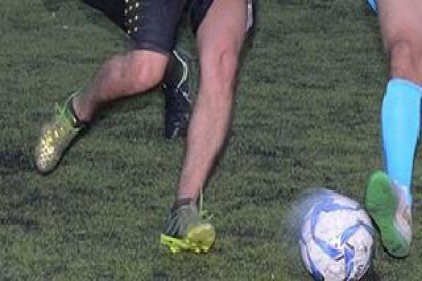Futbol oynarken dili boğazına kaçan mahkum öldü